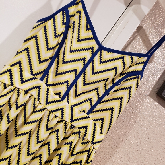 Liberty Love Dresses & Skirts - Spaghetti strap chevron print dress